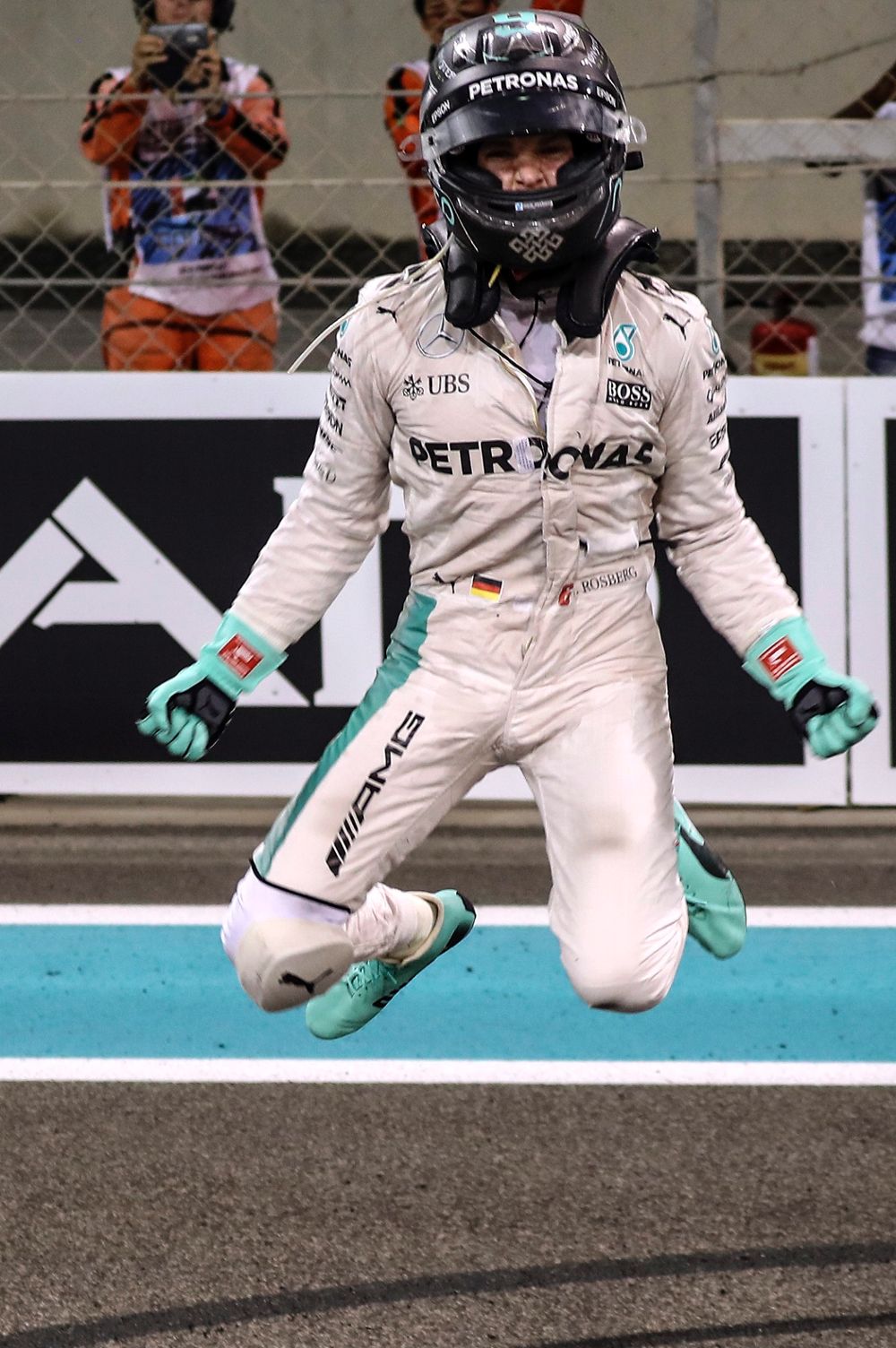 Nico Rosberg celebra su campeonato.