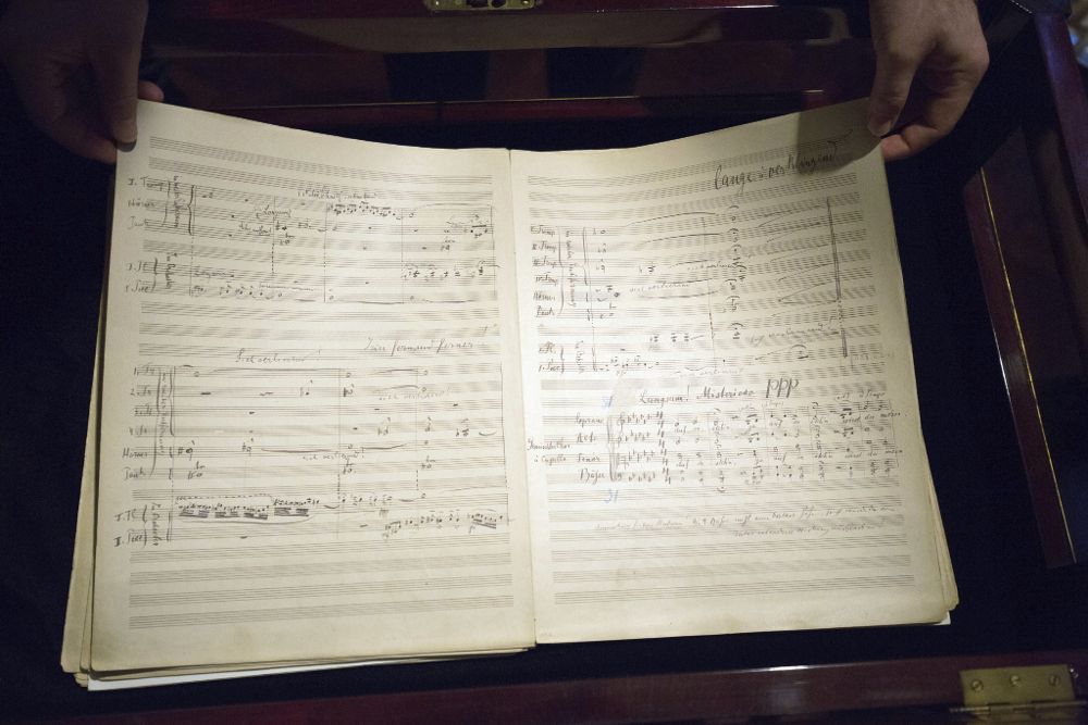 Partitura musical que muestra el comienzo del coro del quinto movimiento de la segunda sinfonía "Sinfonía Resurrección" de Gustav Mahler (1860-1911)s.