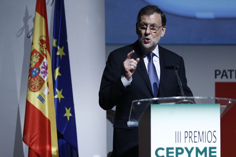 El presidente del Gobierno, Mariano Rajoy, durante su intervención en la entrega de los Premios CEPYME, entregados hoy en el transcurso de un acto celebrado hoy el auditorio del Museo Reina Sofia.