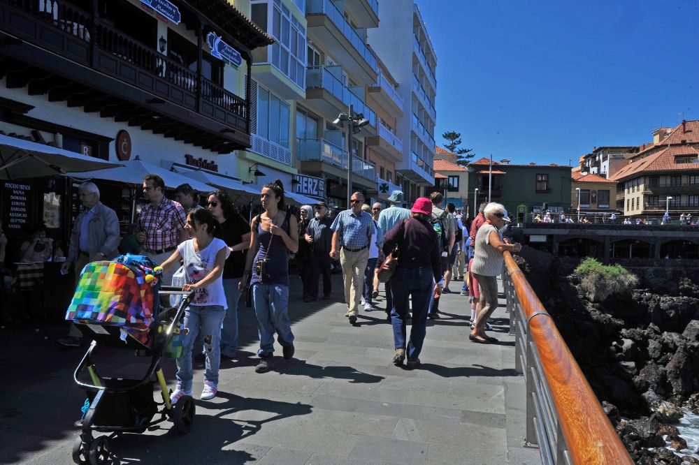 Paseo de San Telmo, en el Puerto de la Cruz, habitual zona de tránsito peatonal de los turistas.