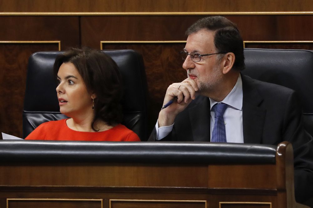 La vicepresidenta del Gobierno, Soraya Sáenz de Santamaría, durante la sesión de control al Gobierno que se celebra hoy en el Congreso de los Diputados.