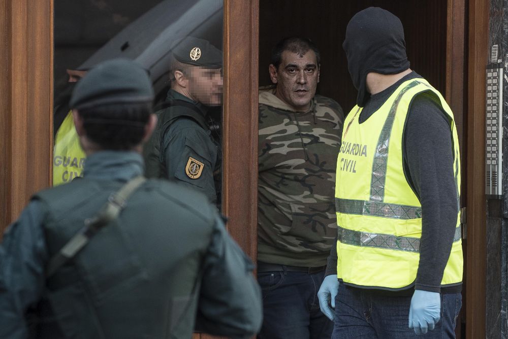 La Guardia Civil ha detenido al menos a ocho personas. Entre ellas, una en la localidad vizcaína de Arrigorriaga (en la foto).