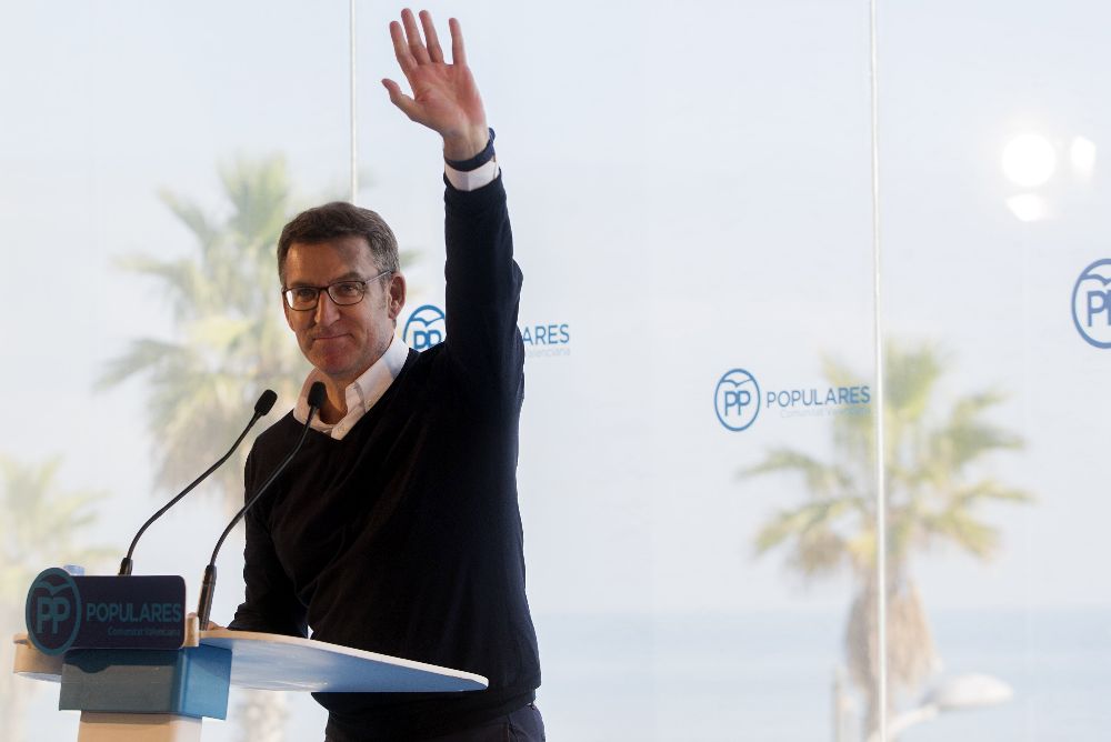 El presidente de la Xunta de Galicia, Alberto Nuñez Feijóo, ha asegurado hoy que el presidente del Gobierno, Mariano Rajoy, está dispuesto a seguir pactando con el PSOE los "temas más importantes".
