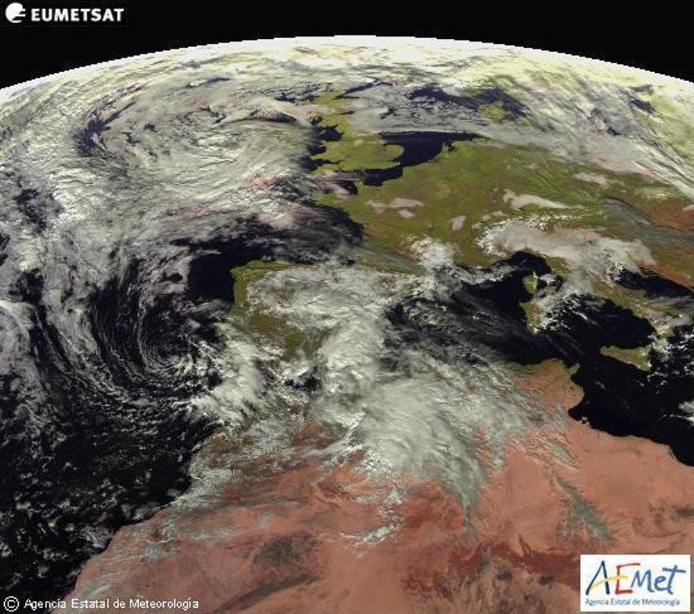 Fotografía del satélite Meteosat para la Agencia Estatal de Meteorología (Aemet), que prevé para hoy, lunes, precipitaciones que podrían ser localmente fuertes o persistentes en el sur de Valencia y norte de Alicante.