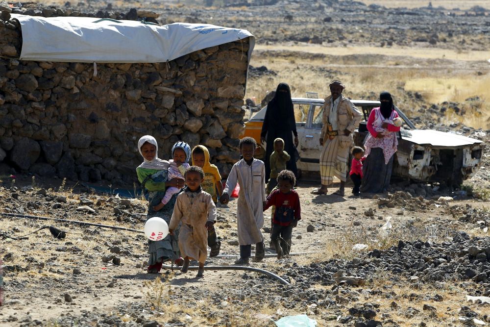 Niños desplazados yemenís permanecen en un campo para desplazados interinos (IDP) en Saná, Yemen.