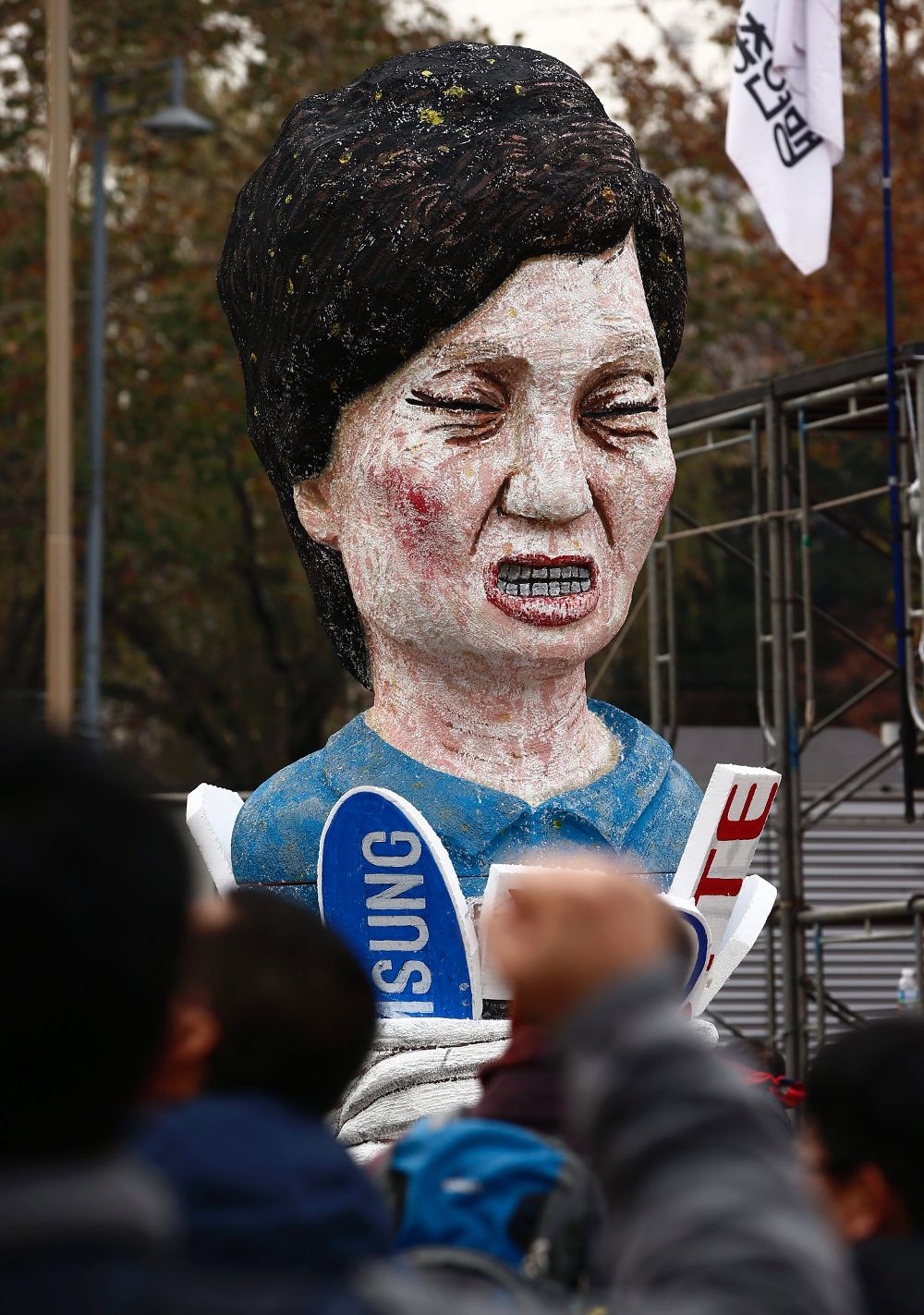 Manifestantes protestan en Seúl (Corea del Sur) hoy, 30 de noviembre de 2016, para exigir la dimisión de la presidenta surcoreana, Park Geun-hye. 