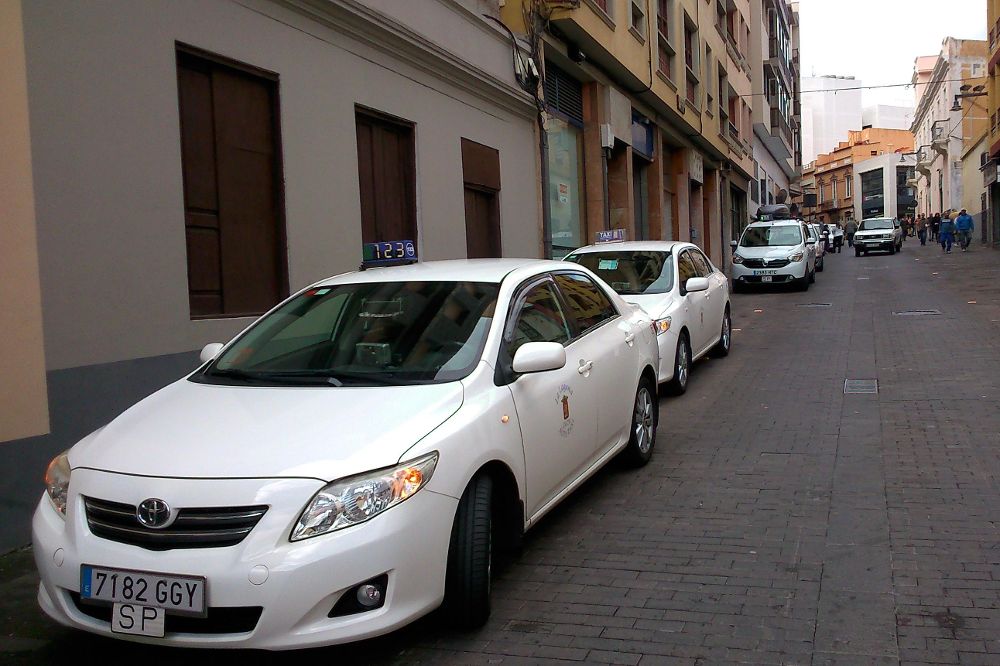 La Asociación San Cristóbal no podrá, de momento, implantar la aplicación de internet que permite buscar un taxi por el teléfono móvil.ÁNGEL HERNÁNDEZ