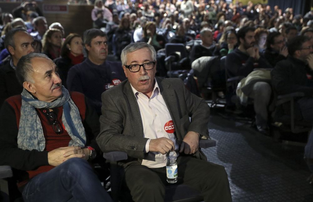 Los secretarios generales de CCOO y UGT, Ignacio Fernández Toxo (d) y Pepe Álvarez.