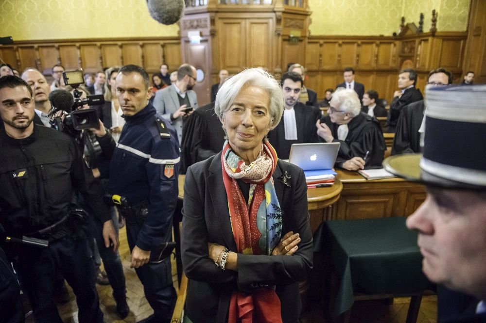 Fotografía de archivo fechada el 12 de diciembre de 2016 que muestra a Lagarde (c) en el tribunal.