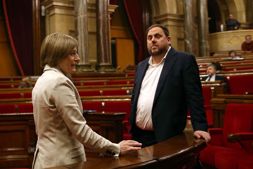 La presidenta del Parlament Carme Forcadell, junto al vicepresidente del Govern y conseller de Economía, Oriol Junqueras.
