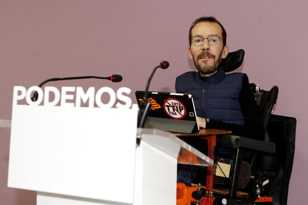 El secretario de Organización, Pablo Echenique, explica en rueda de prensa que la propuesta de Pablo Iglesias sobre las reglas para la Asamblea Ciudadana de Podemos ha resultado la ganadora en la consulta a los militantes.