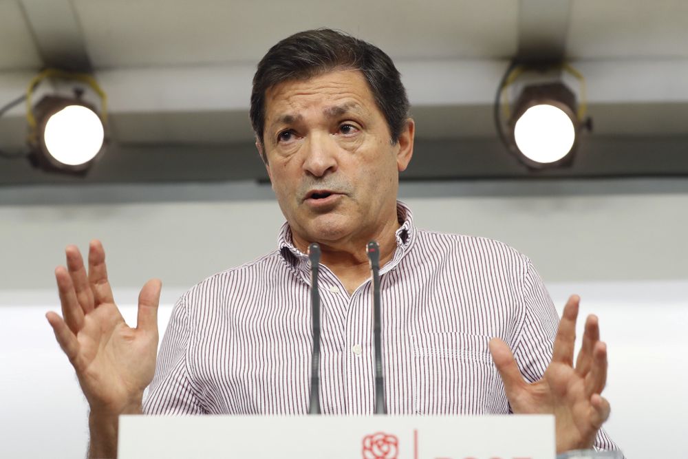 El presidente de la gestora federal del PSOE, Javier Fernández.