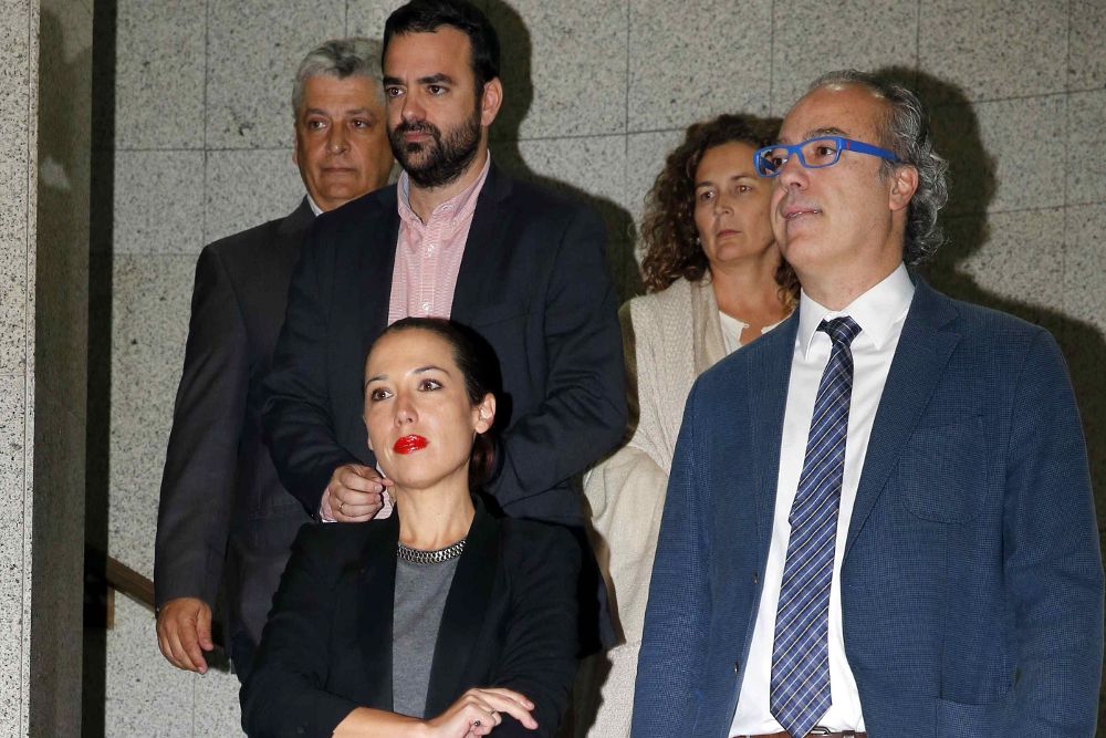 La vicepresidenta del Gobierno de Canarias, Patricia Hernández, y los consejeros Jesús Morera (d), Onelia Chacón (2d) y Aarón Afonso (2i), ayer.