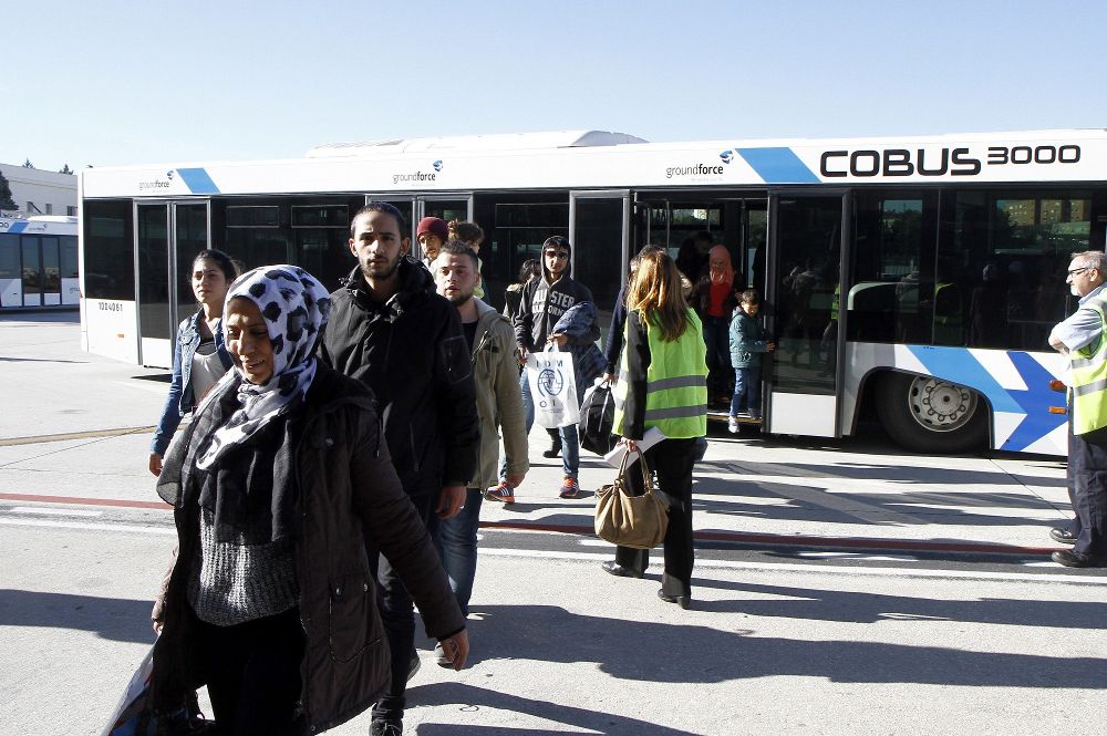 Llegada de 198 refugiados procedentes de Grecia, este mediodía, al aeropuerto Adolfo Suárez Madrid-Barajas.