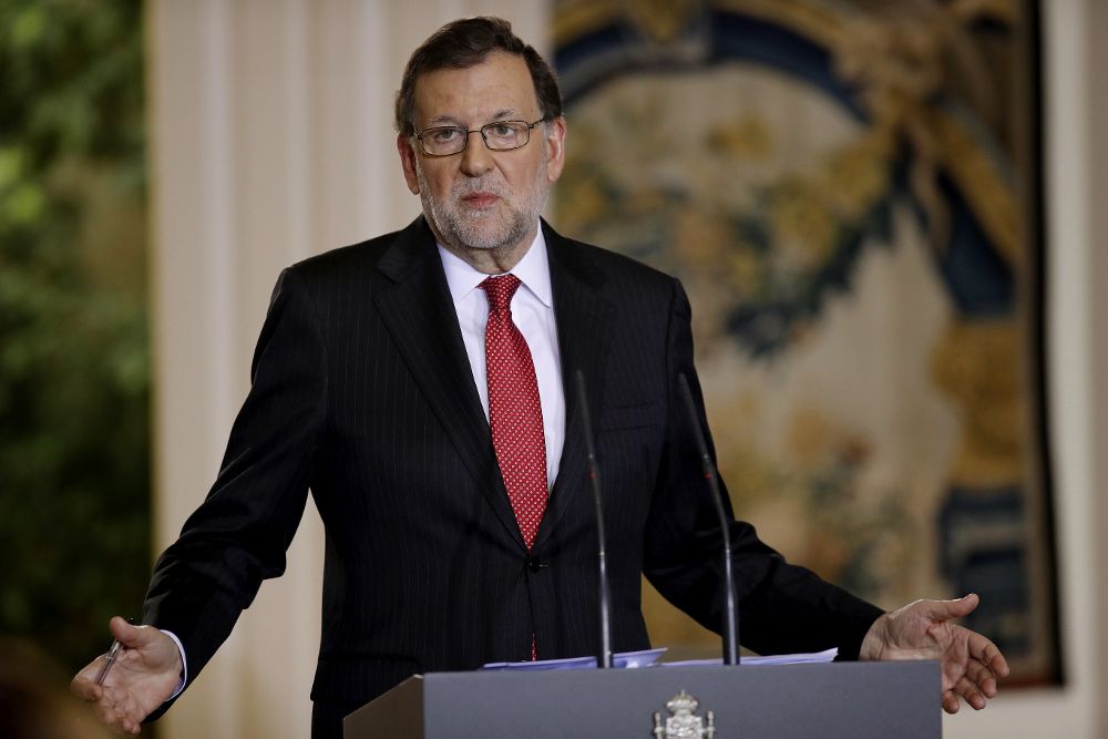 El presidente del Gobierno, Mariano Rajoy, durante la rueda de prensa que ha ofrecido hoy en el Palacio de la Moncloa para hacer balance del año y exponer sus perspectivas para 2017.