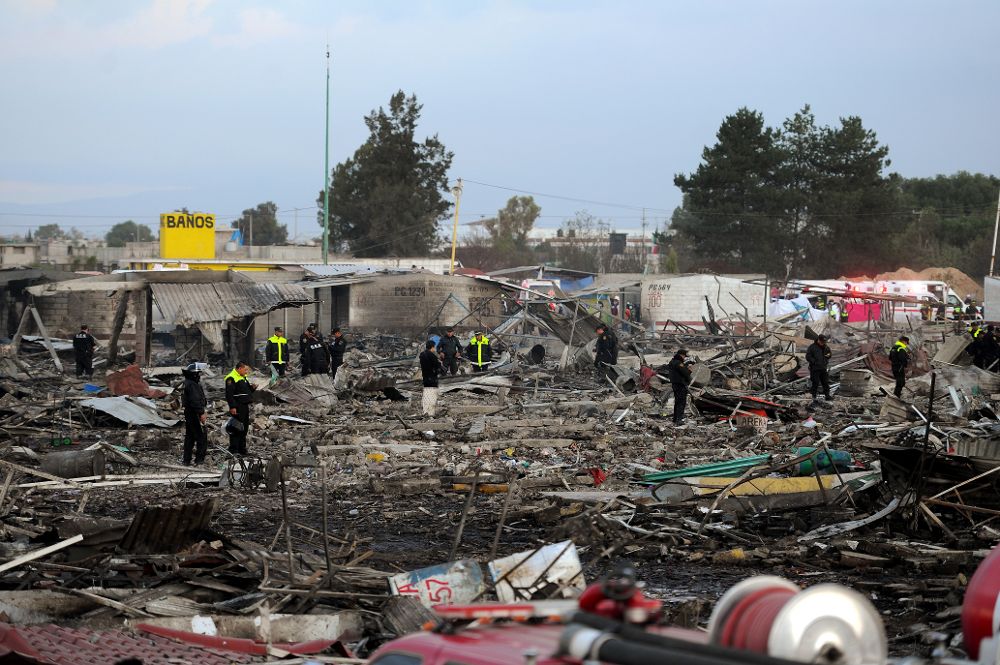 Fotografía del 20 de diciembre donde se ve a los equipos de rescate y sanitarios en la zona tras la explosión.