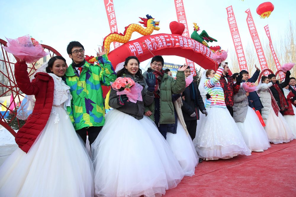 Hasta 18 parejas participaron en la ceremonia de bodas masiva.