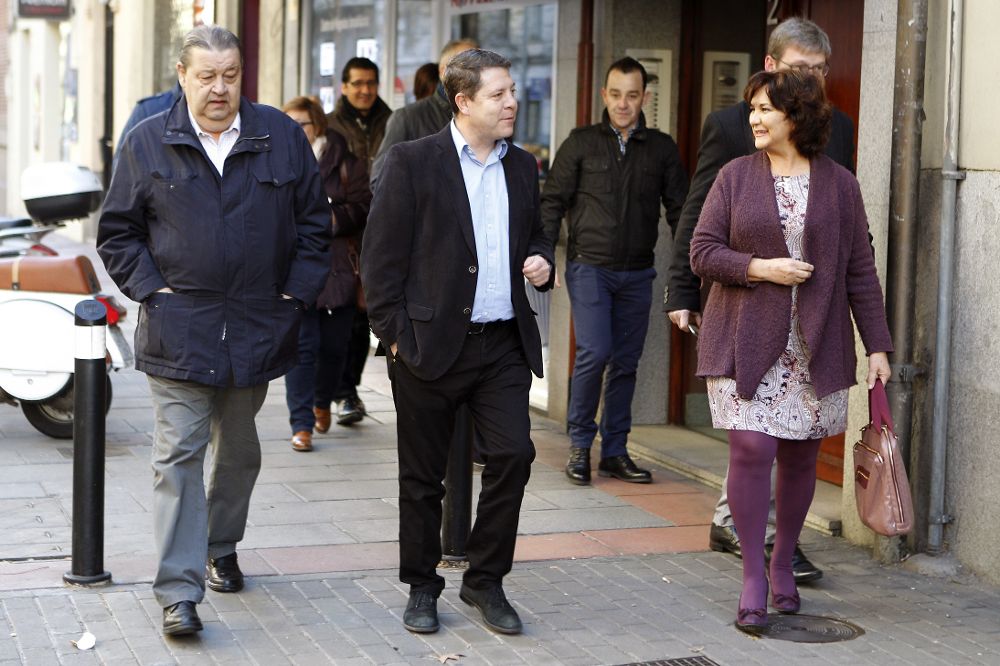 El presidente de Castilla-La Mancha,Emiliano García-Page (c), a su llegada al Comité Federal del PSOE.