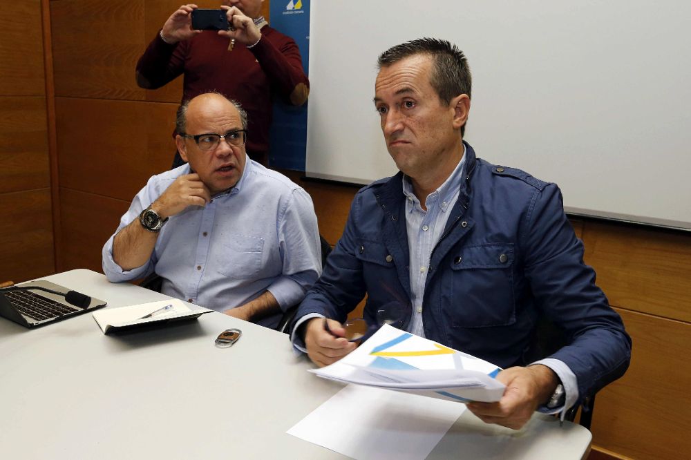 Los dirigentes de Coalición Canaria José Miguel Ruano (d) y José Miguel Barragán.