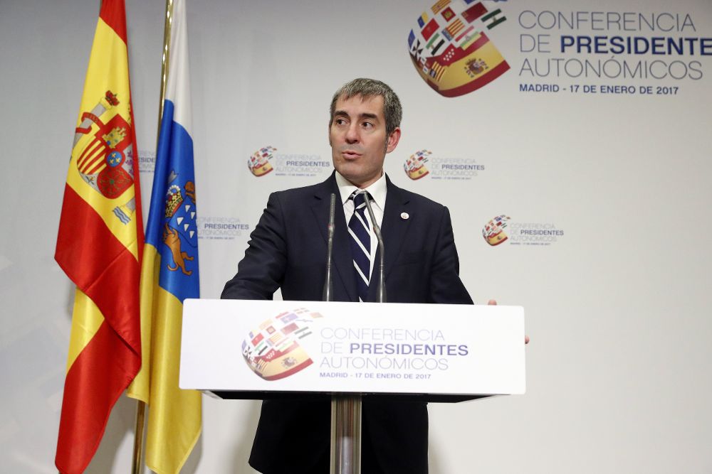 El presidente de Canarias, Fernando Clavijo, durante la rueda de prensa ofrecida al término de la VI Conferencia de Presidentes Autonómicos.