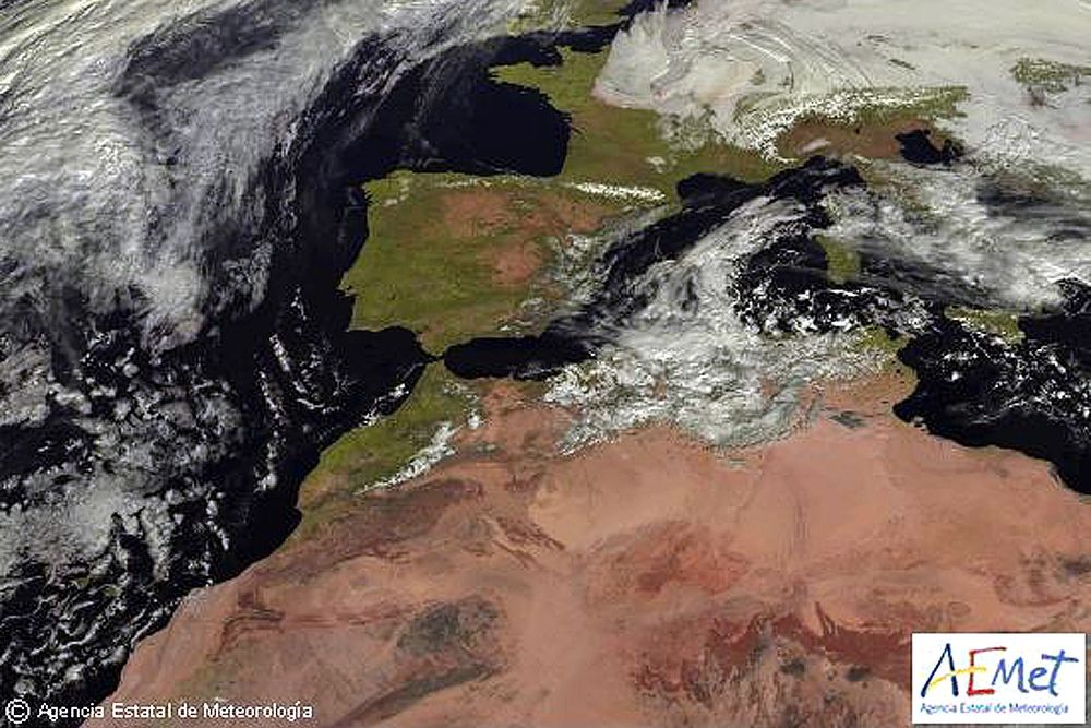 Imagen tomada por el satélite Meteosat para la Agencia Estatal de Meteorología que prevé para mañana, miércoles, lluvias y tormentas en Baleares y Cataluña.