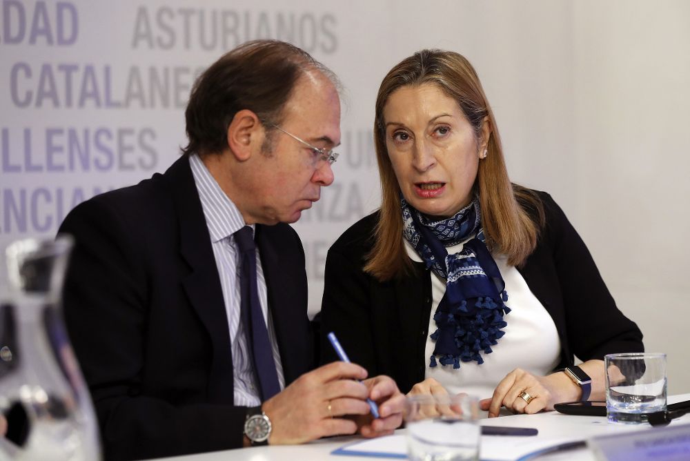 Ana Pastor con Pío García-Escudero, presidente del Senado.