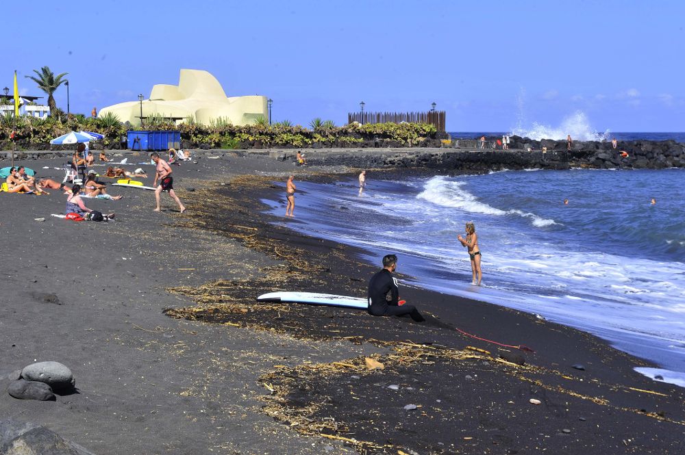 La playa de Martiánez sigue pendiente de una obra de mejora que se anunció en 2008.