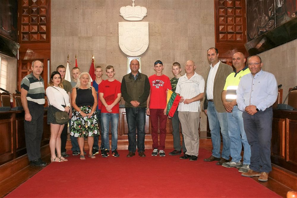 Imagen de estudiantes lituanos de Erasmus que realizan prácticas en la administración municipal de Granadilla de Abona.