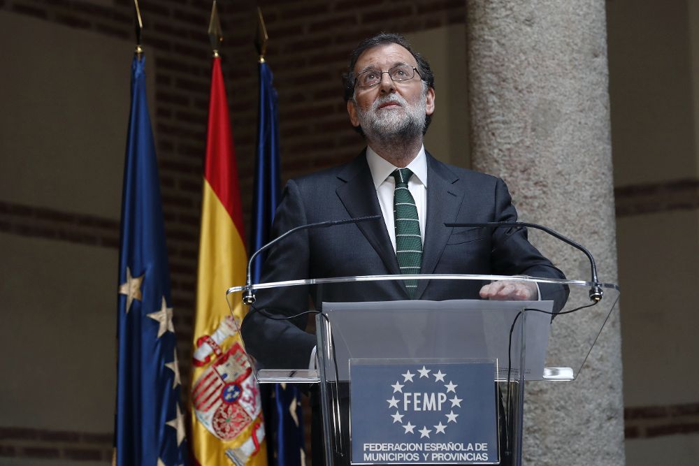 El presidente del Gobierno, Mariano Rajoy, durante el acto de imposición, a título póstumo, de la Llave de Oro del Municipalismo a Rita Barberá.