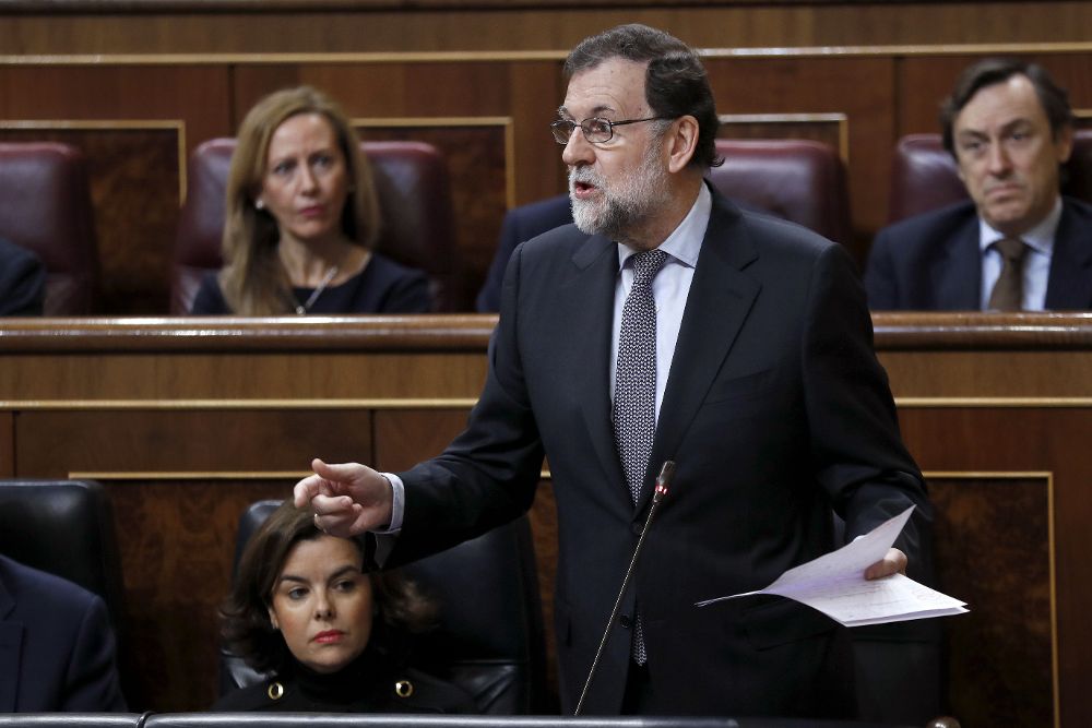 El presidente del Gobierno, Mariano Rajoy, durante una de sus intervenciones en la sesión del control al Gobierno que se celebra hoy en el pleno del Congreso de los Diputados.