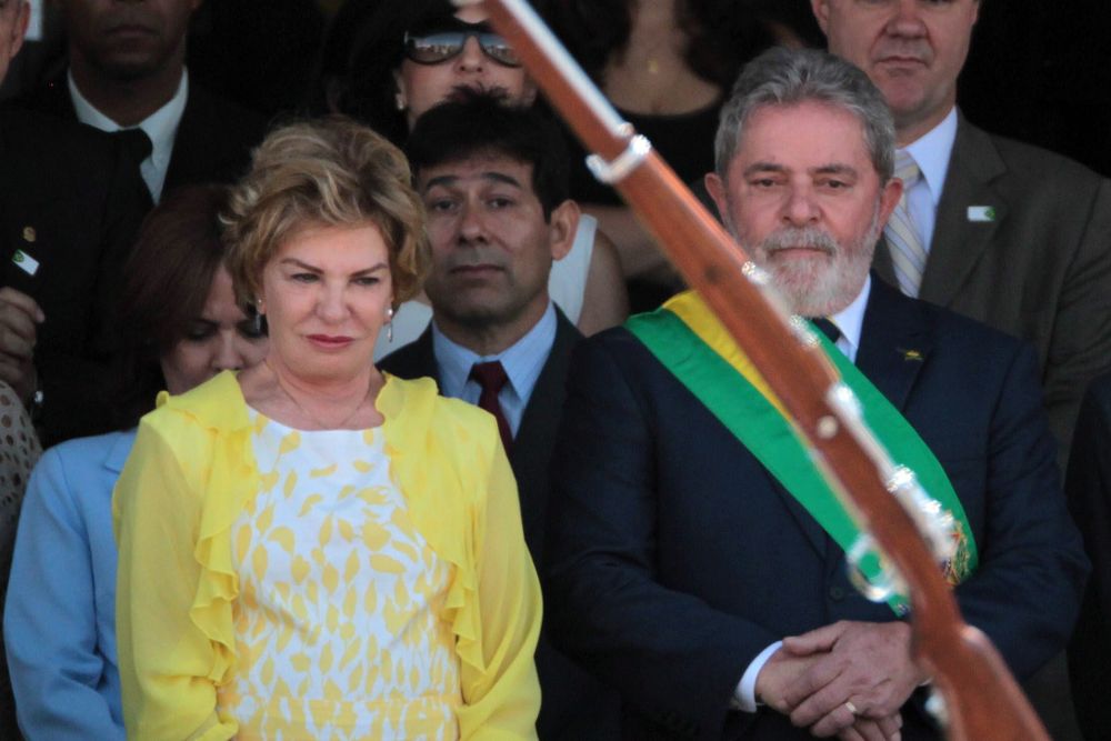 Foto de 2010 del entonces presidente brasileño Luiz Inacio Lula da Silva y su esposa María Leticia Rocco.
