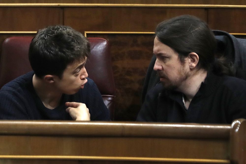 Pablo Iglesias e Íñigo Errejón durante el pleno del Congreso de los Diputados donde discutieron a la vista de todos.