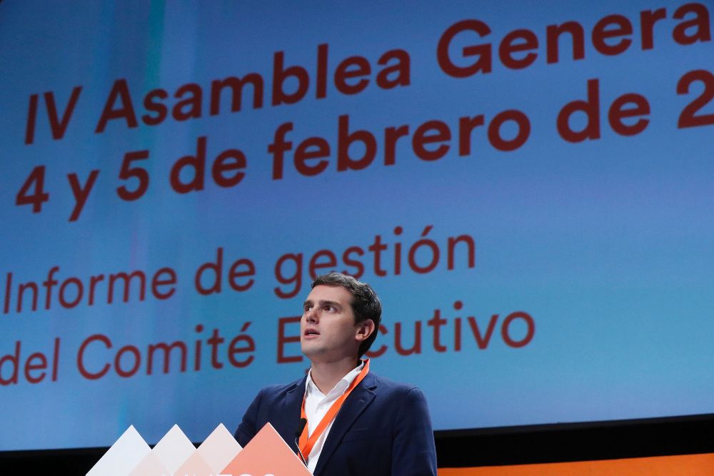 El presidente de Ciudadanos, Albert Rivera, durante su intervención en la IV Asamblea General del partido que se celebra en teatro Nuevo Coslada, en Coslada (Madrid). 