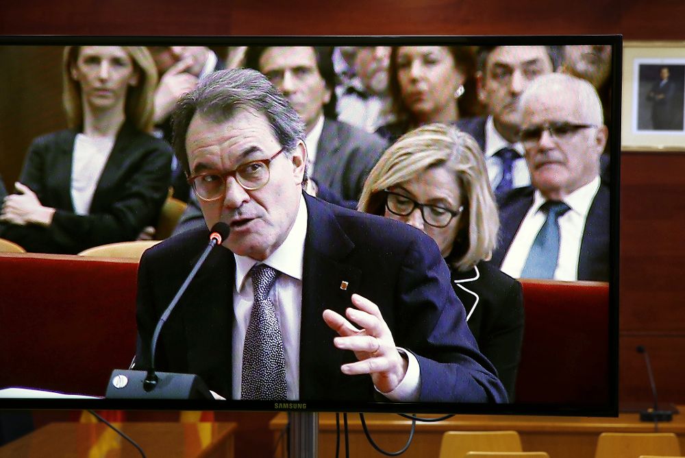 Vista de una pantalla en una de las salas de prensa, durante la declaración de Artur Mas.