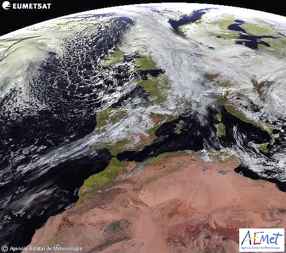 Imagen tomada por el satélite Meteosat para la Agencia Estatal de Meteorología que prevé este miércoles, lluvias localmente persistentes en el litoral cantábrico oriental y nieve en Pirineos, cordillera Cantábrica, Navarra y en el País Vasco. 