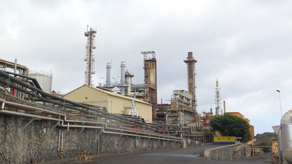 Imagen de la refinería de Cepsa en la capital tinerfeña.