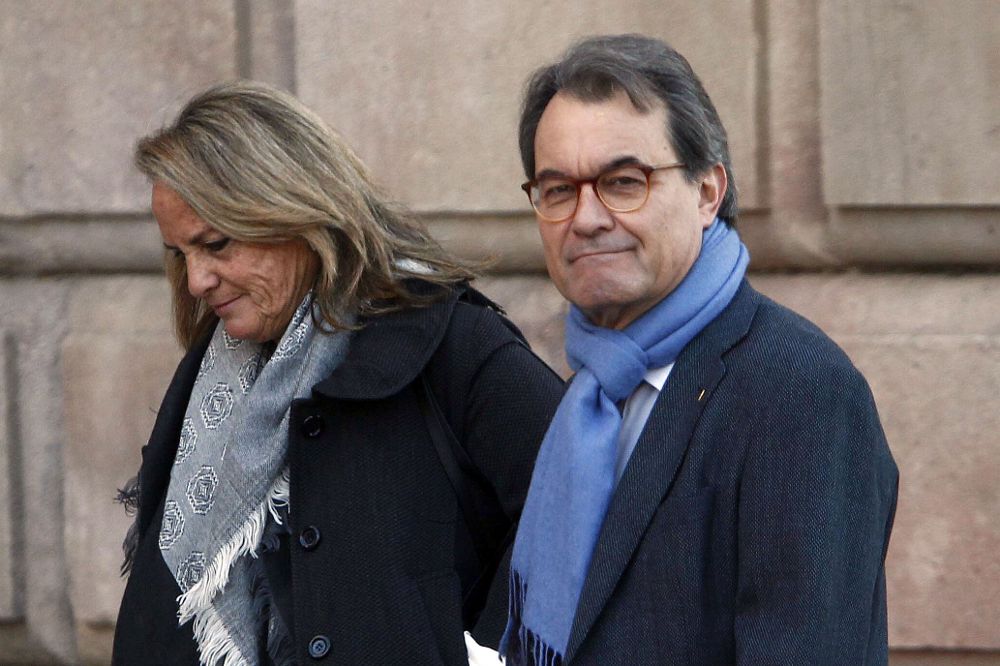 El expresident de la Generalitat Artur Mas junto a su mujer, Helena Rakosinik.