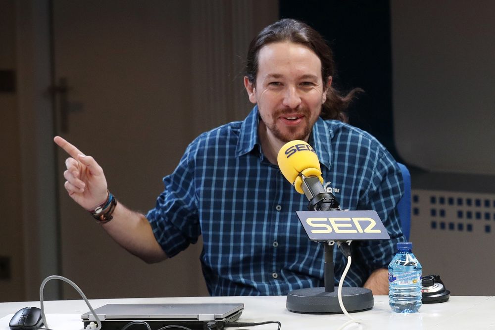 El líder de Podemos, Pablo Iglesias, durante la entrevista en el programa "Hoy por hoy", en la Cadena Ser.
