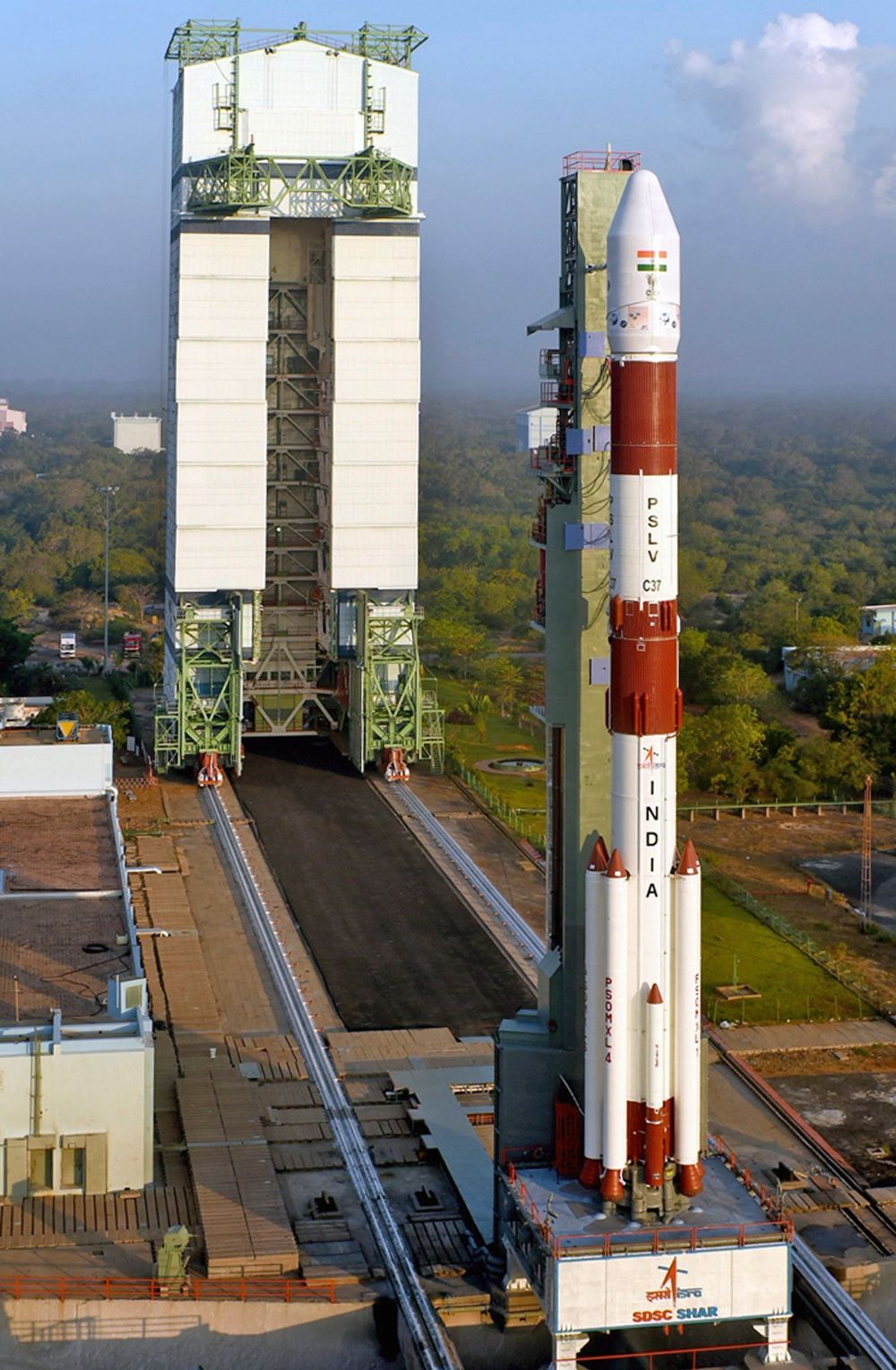 Un cohete PSLV-C37 en el centro Espacial Satish Dhawan (India).