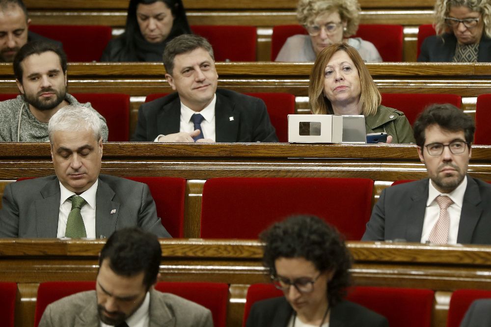 El grupo parlamentario de Junts pel Sí durante una sesión del Parlamento catalán.