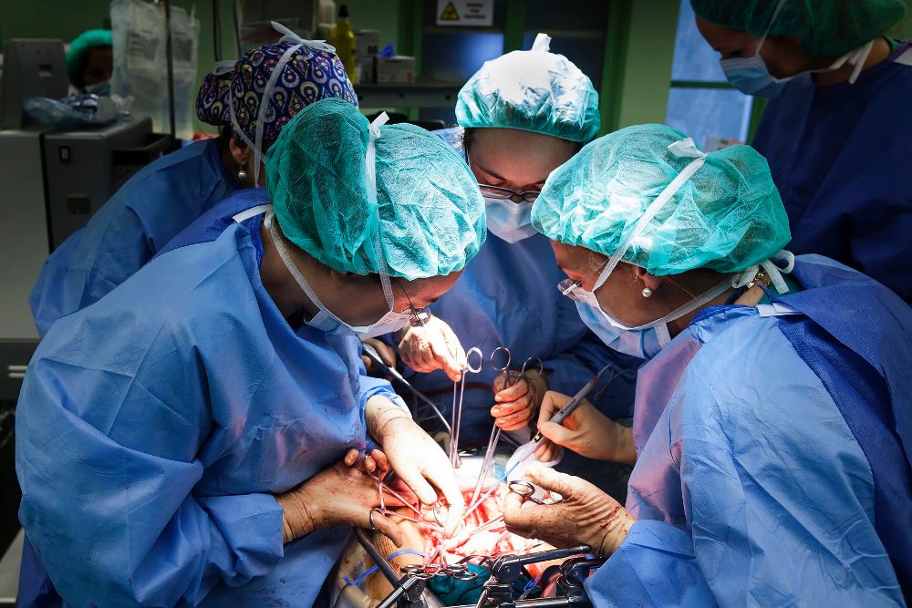 Intervención quirúrgica en el Hospital Universitario de Canarias.