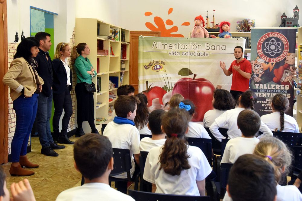 Taller realizado en el colegio público Miguel Pintor, en el barrio de La Alegría, con alumnos de cuarto de Primaria.