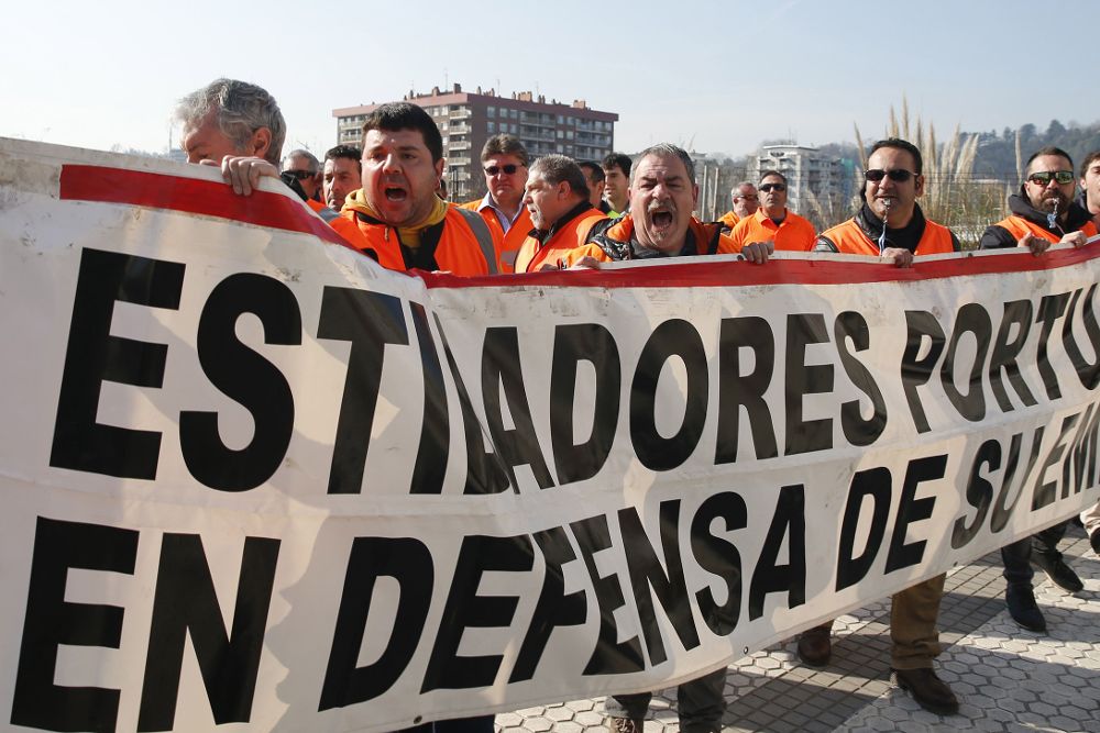 Protesta de los estibadores del puerto de Pasaia.