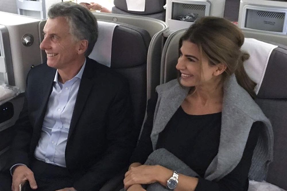 Mauricio Macri acompañado por su esposa, Juliana Awada.