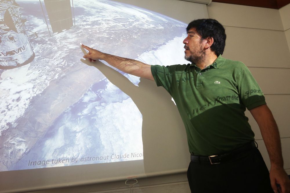 El astrobiólogo chileno Armando Azúa.