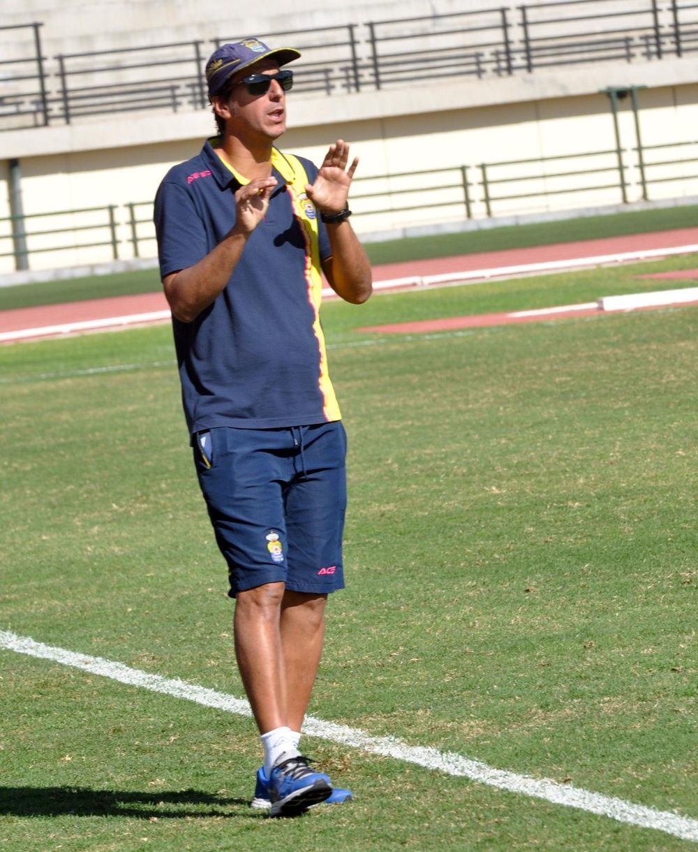 Oramas en su etapa como entrenador de la base de la UD Las Palmas.