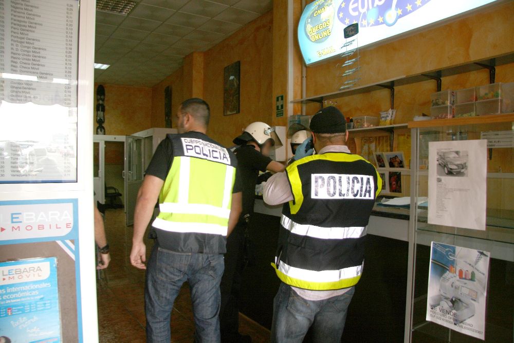 Operación policial en el barrio de El Cardonal (La Laguna) contra el tráfico de estupefacientes.