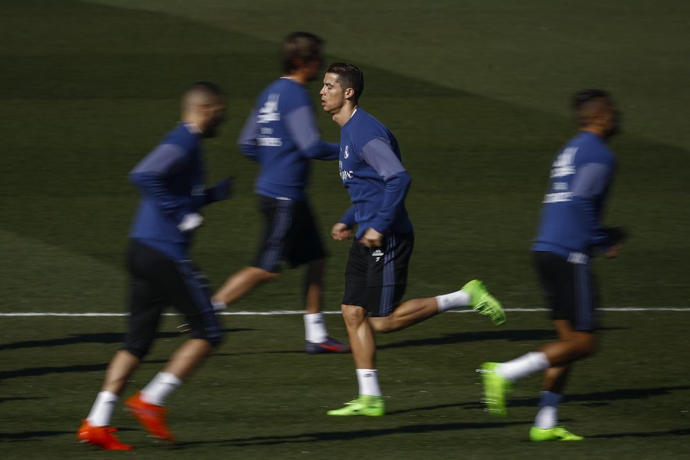 Cristiano Ronaldo (c), durante el entrenamien para preparar el partido frente al Villarreal.