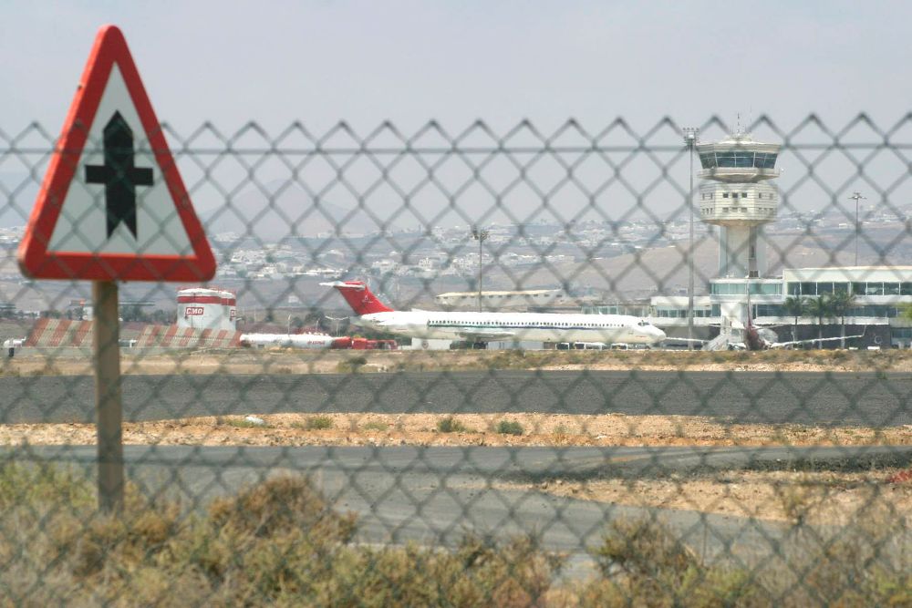 Torre de control del aeropuerto de Lanzarote, cuya gestión está en manos privadas.