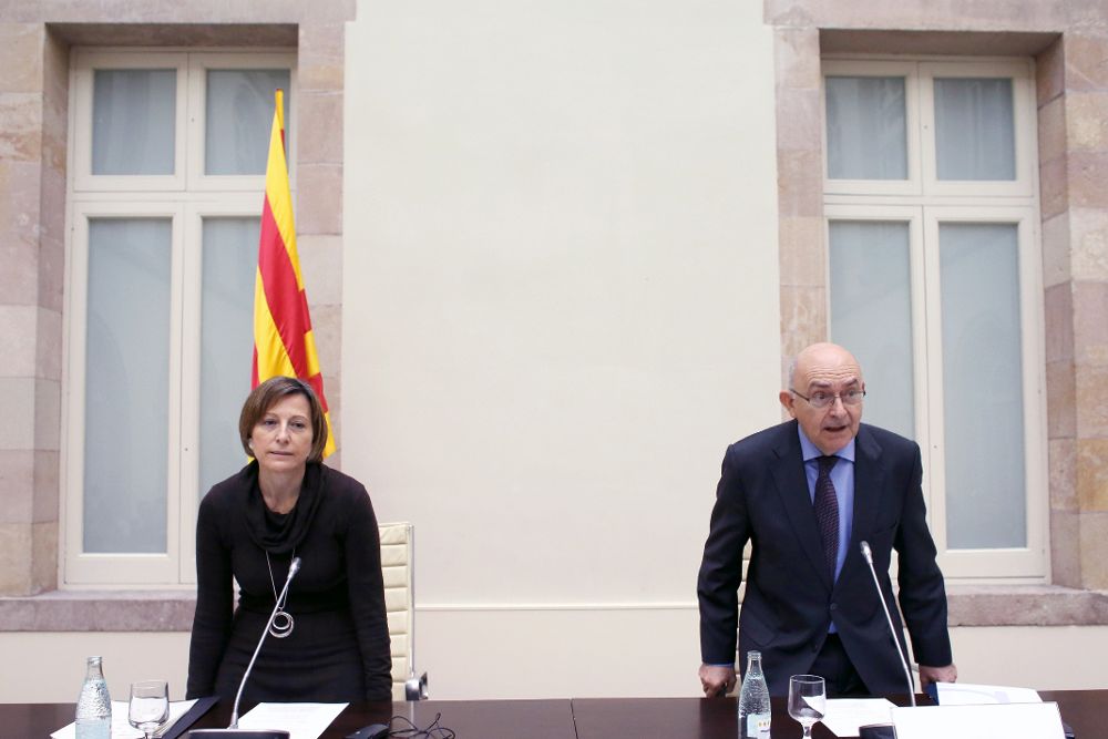 La presidenta del Parlament, Carme Forcadell, y el director de la Oficina Antifraude de Cataluña.